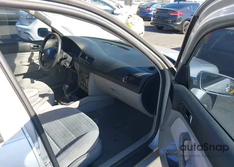 2003 Volkswagen Jetta Gls 1.8T from USA, damaged, VIN 3VWSE69M93M038683